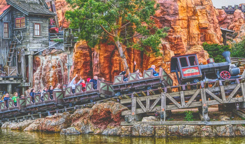 ディズニーランドアトラクション
