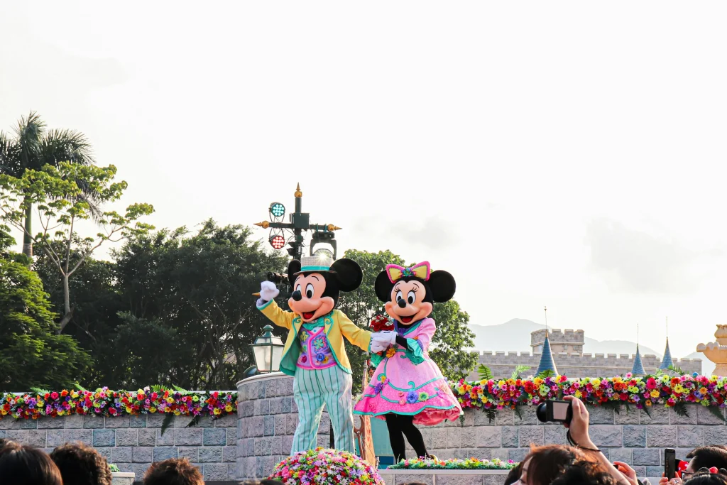ディズニーリゾートでのミッキーとミニー