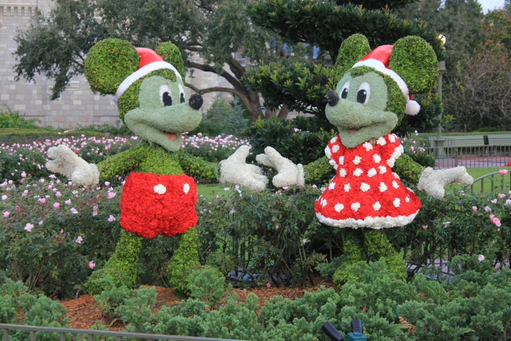 ミニーマウスとミッキーマウスのクリスマスの装飾